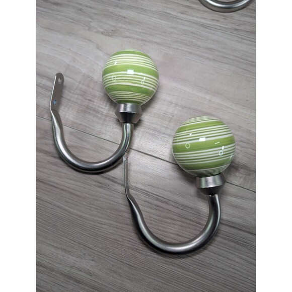 Lot of 8 Pottery Barn Green and White Swirl Curtain Finials + Drapery Tie Backs - Picture 12 of 14